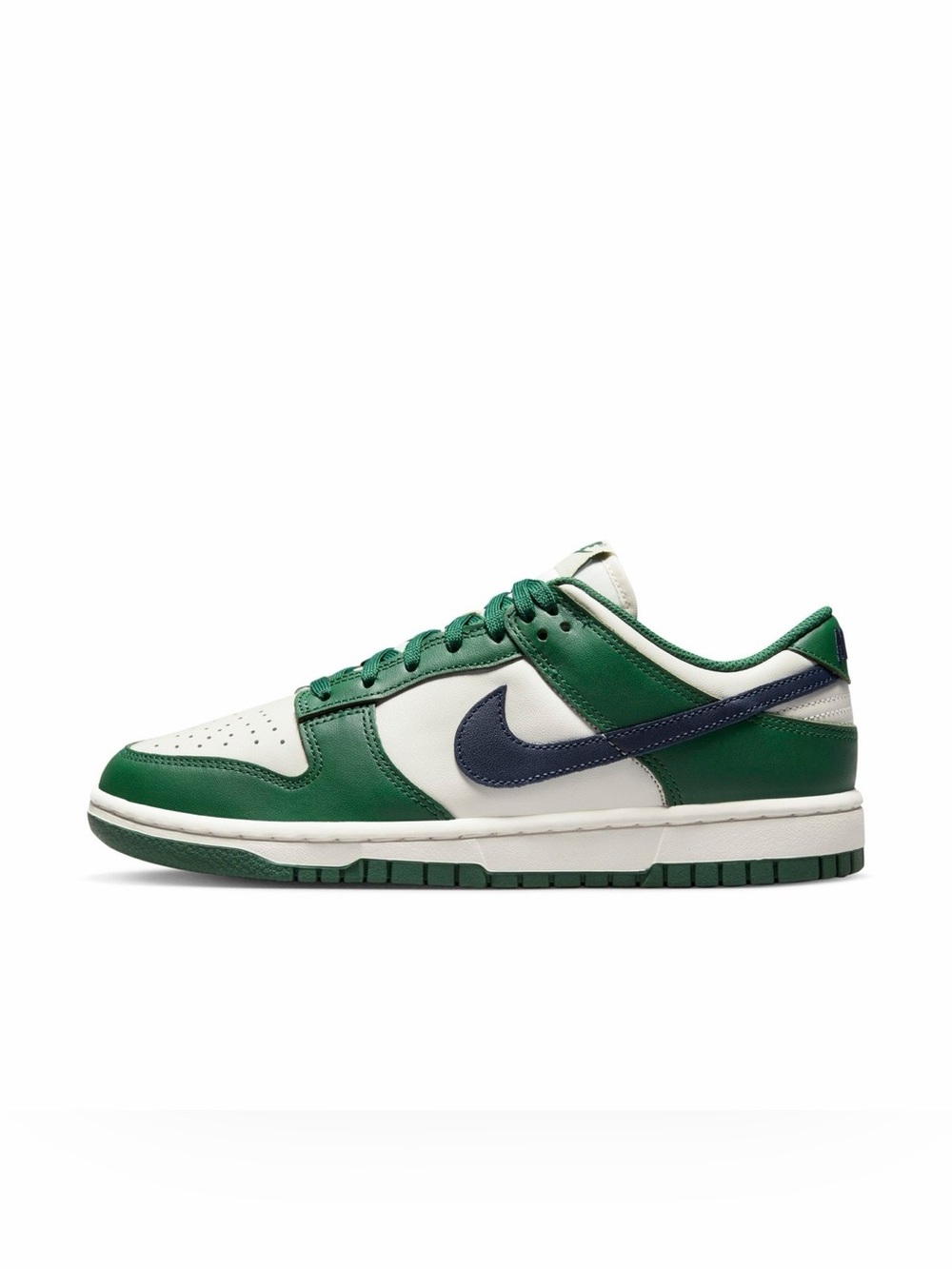 Nike Women’s Dunk Low in Gorge Green/Midnight Navy size 7.5